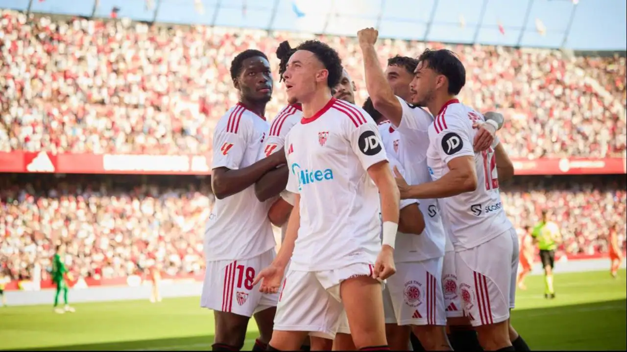 Rubén Vargas celebrando un gol la temporada pasada. Fuente: redes sociales del Sevilla FC.
