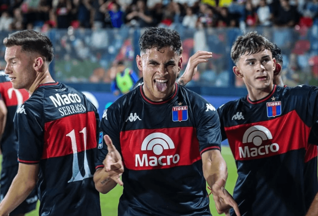 David Romero gana peso para convertirse en el nuevo "9" del Sevilla FC