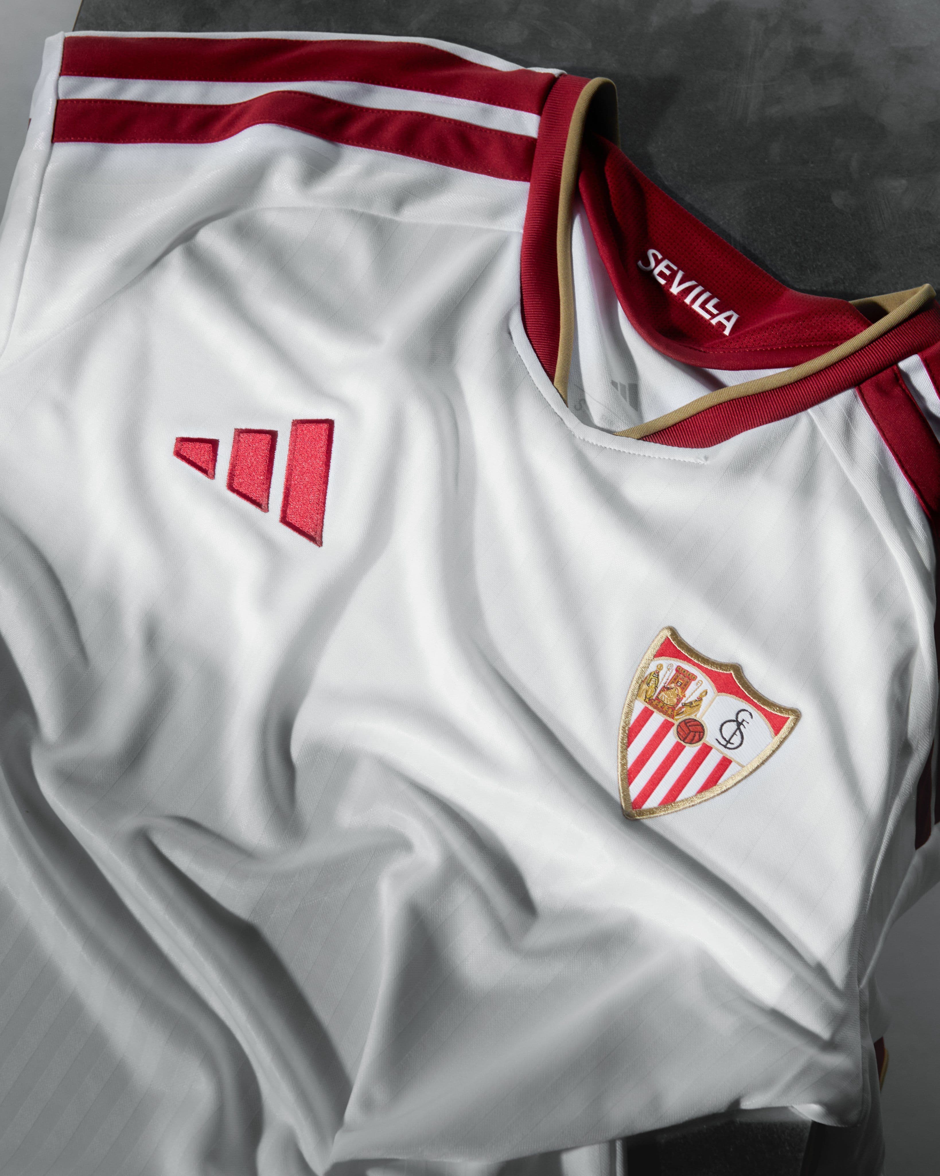 El Sevilla FC presenta su primera equipación para la temporada 2026/27