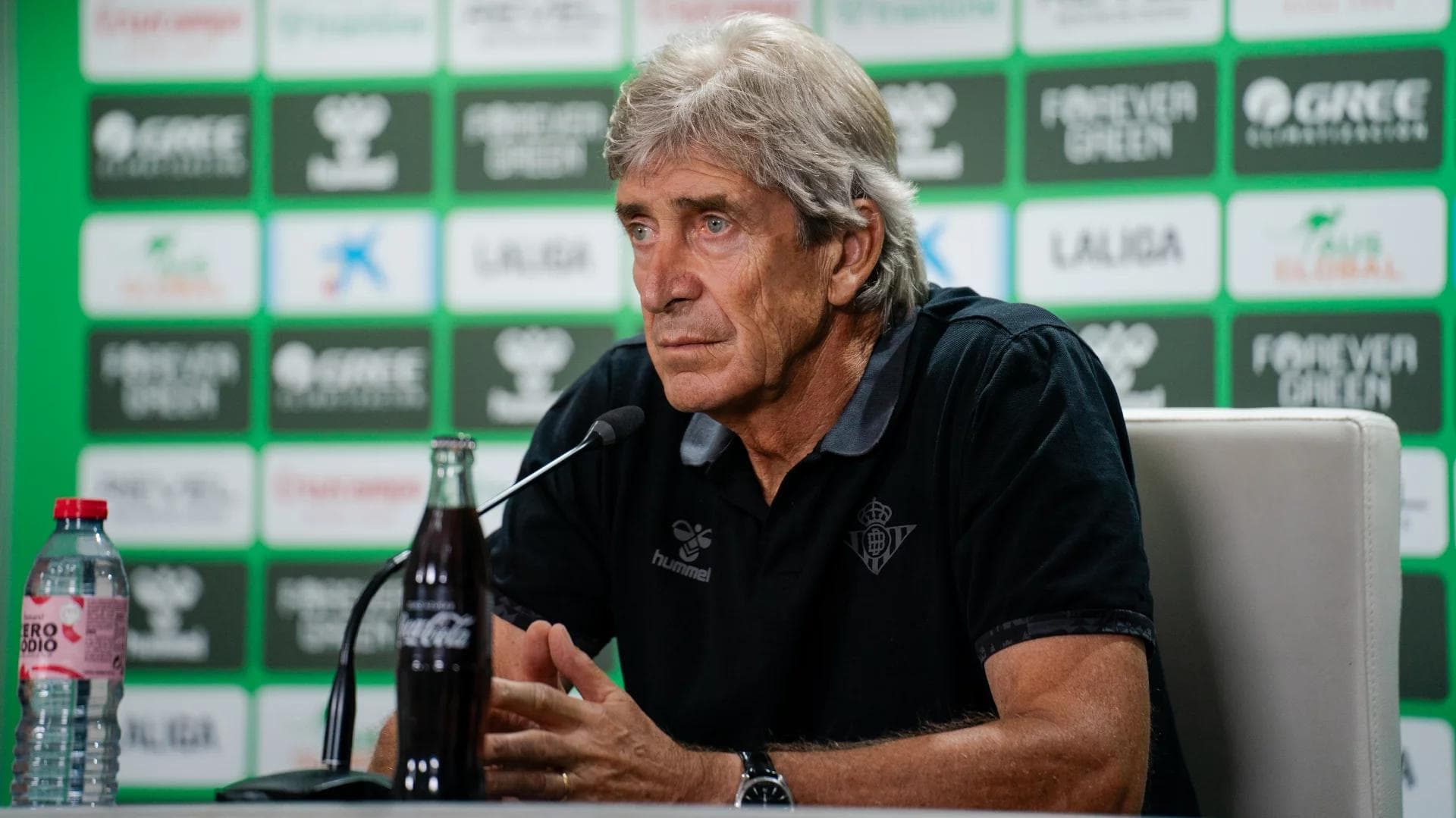 Manuel Pellegrini pide más fichajes para el Real Betis