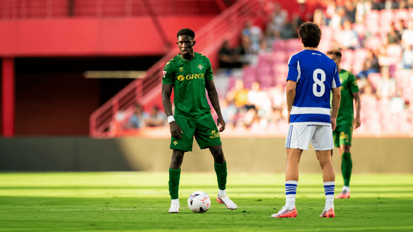 Gnangoro Bouaré durante el partido ante el Granada CF.